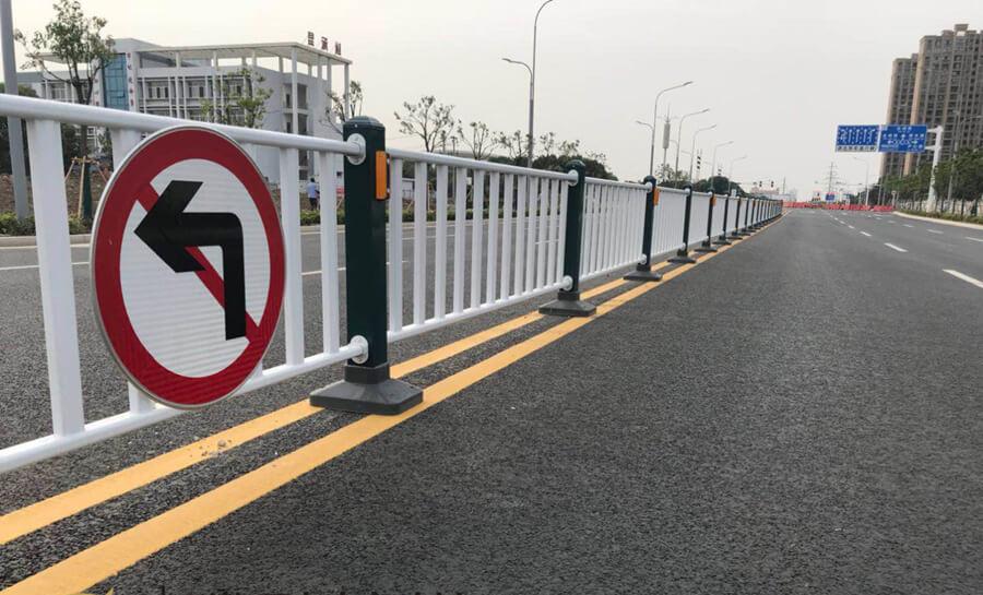 吴忠锌钢道路护栏工程案例