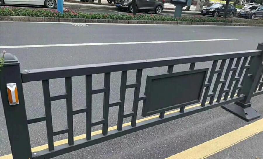 吴忠铁艺道路护栏工程案例