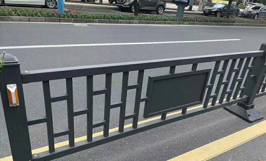 泊头铁艺道路护栏工程案例