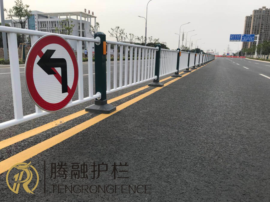 吴忠锌钢道路护栏工程案例