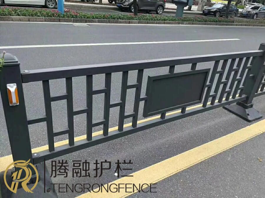 吴忠铁艺道路护栏工程案例