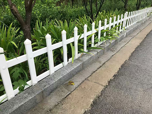 嘉兴PVC草坪护栏